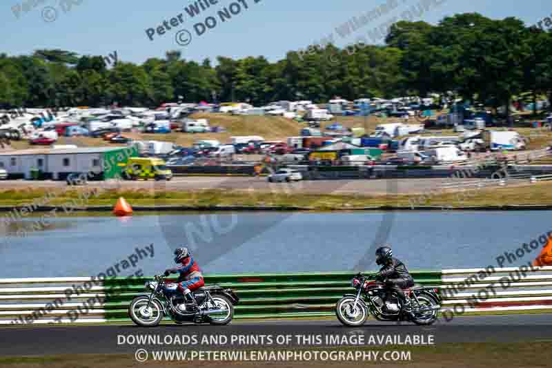 Vintage motorcycle club;eventdigitalimages;mallory park;mallory park trackday photographs;no limits trackdays;peter wileman photography;trackday digital images;trackday photos;vmcc festival 1000 bikes photographs